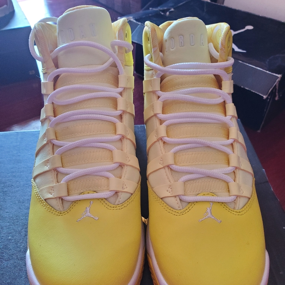 Yellow Nike - Picture 4 of 4